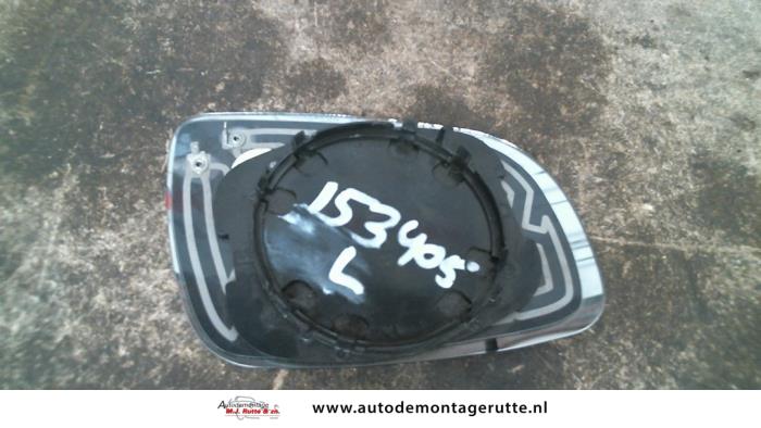 Spiegelglas links van een Volkswagen Polo III (6N2) 1.4 16V 75 2000