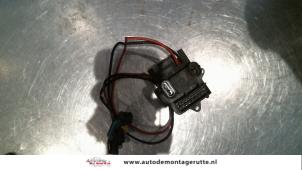 O130999 Gebruikte kachel weerstand Nissan Primastar