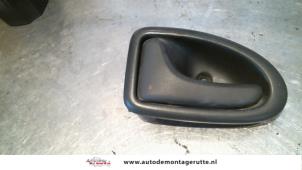 O79824 Gebruikte deurgreep 2deurs links Nissan Primastar