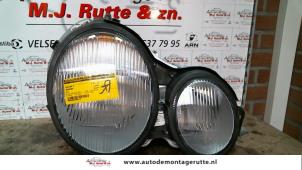 O73346 Gebruikte rechter koplamp Mercedes CLK