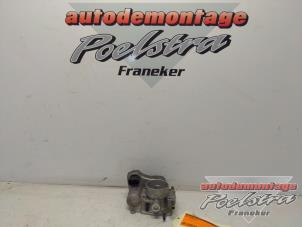 Gebruikte Gasklephuis Opel Astra G (F07) 2.0 16V Prijs € 49,00 Margeregeling aangeboden door Autodemontage Poelstra B.V.