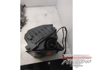 Gebruikte Luchtfilterhuis Audi A4 Avant (B7) 2.0 TDI Prijs € 59,00 Margeregeling aangeboden door Autodemontage Poelstra B.V.