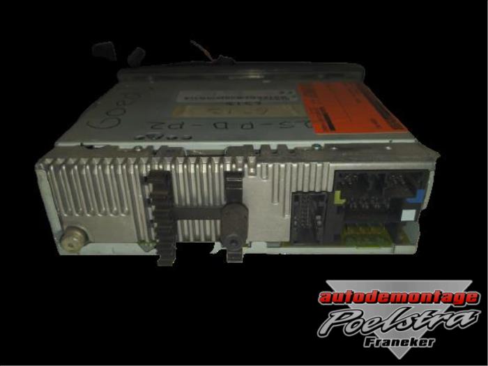 Radio CD Speler van een Renault Megane II (BM/CM) 1.6 16V 2004