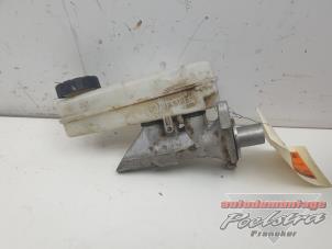 Gebruikte Hoofdremcilinder Renault Megane III Berline (BZ) 2.0 16V CVT Prijs € 19,95 Margeregeling aangeboden door Autodemontage Poelstra B.V.