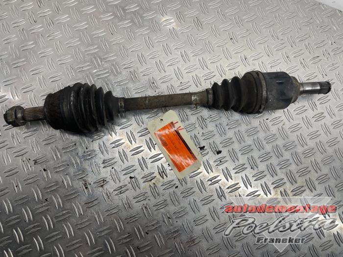 Aandrijfas links-voor van een Fiat Grande Punto (199) 1.3 JTD Multijet 16V 2006