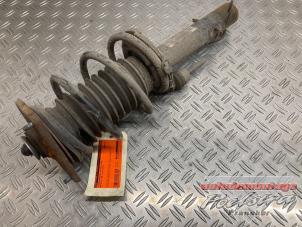 Gebruikte Schokdemperpoot rechts-voor BMW Mini One/Cooper (R50) 1.6 16V One Prijs € 19,95 Margeregeling aangeboden door Autodemontage Poelstra B.V.