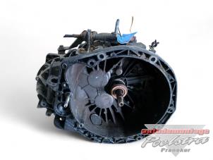 Gebruikte Versnellingsbak Opel Vivaro 1.9 DTI 16V Prijs € 375,00 Margeregeling aangeboden door Autodemontage Poelstra B.V.