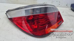 Gebruikte Achterlicht links BMW 5 serie (E60) 530d 24V Prijs € 22,50 Margeregeling aangeboden door Autodemontage Poelstra B.V.