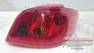 Gebruikte Achterlicht rechts Peugeot 307 (3A/C/D) 1.6 16V Prijs € 12,50 Margeregeling aangeboden door Autodemontage Poelstra B.V.