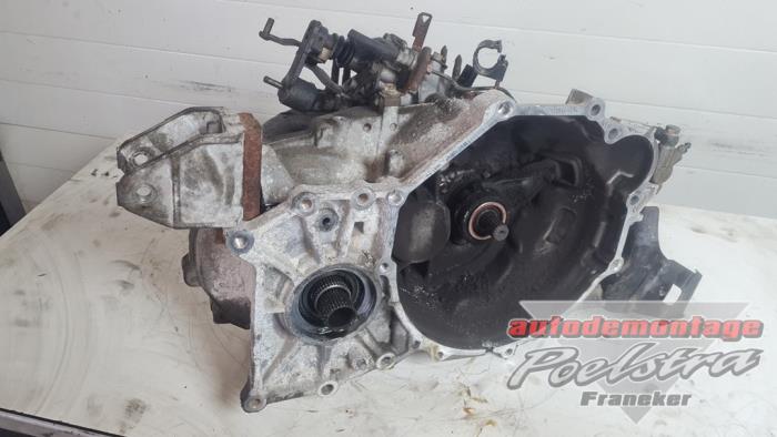 Gebruikte Versnellingsbak Mitsubishi Outlander (CU) 2.0 16V 4x4 Prijs € 450,00 Margeregeling aangeboden door Autodemontage Poelstra B.V.