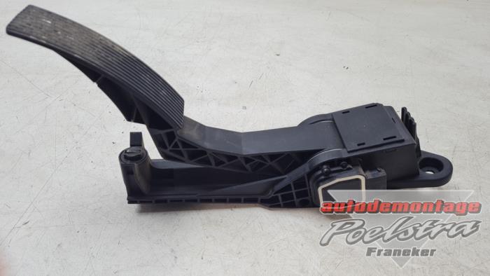 Gebruikte Sensor Gaspedaalpositie Mercedes ML II (164/4JG) 3.0 ML-320 CDI 4-Matic V6 24V Prijs € 40,00 Margeregeling aangeboden door Autodemontage Poelstra B.V.