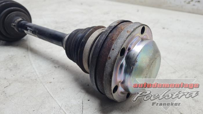 Gebruikte Steekas links-voor Volkswagen Caddy III (2KA,2KH,2CA,2CH) 1.6 TDI 16V Prijs € 24,95 Margeregeling aangeboden door Autodemontage Poelstra B.V.