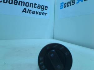 Gebruikte Licht Schakelaar Audi A4 Avant (B7) 2.0 TDI 16V Prijs € 25,00 Margeregeling aangeboden door Boels Autodemontage