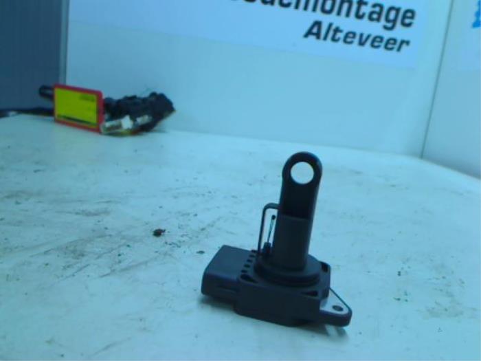 Luchtmassameter van een Toyota Yaris (P1) 1.4 D-4D 2002