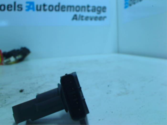 Luchtmassameter van een Toyota Yaris (P1) 1.4 D-4D 2002