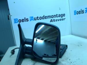 Gebruikte Spiegel Buiten rechts Volkswagen Transporter/Caravelle T4 2.4 D Prijs € 35,00 Margeregeling aangeboden door Boels Autodemontage