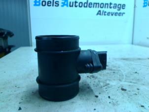 Gebruikte Luchtmassameter Volkswagen Passat Syncro/4Motion (3B2) 2.8 30V Prijs € 35,00 Margeregeling aangeboden door Boels Autodemontage