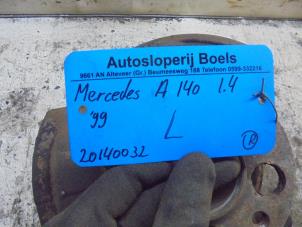 Gebruikte Wielnaaf voor Mercedes A (W168) 1.4 A-140 Prijs € 35,00 Margeregeling aangeboden door Boels Autodemontage