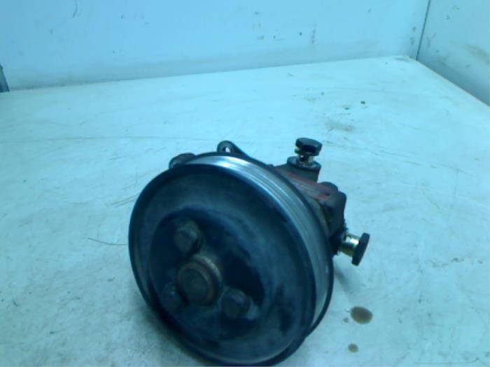 Gebruikte Pomp Servo BMW 3 serie (E36/4) 316i Prijs € 50,00 Margeregeling aangeboden door Boels Autodemontage