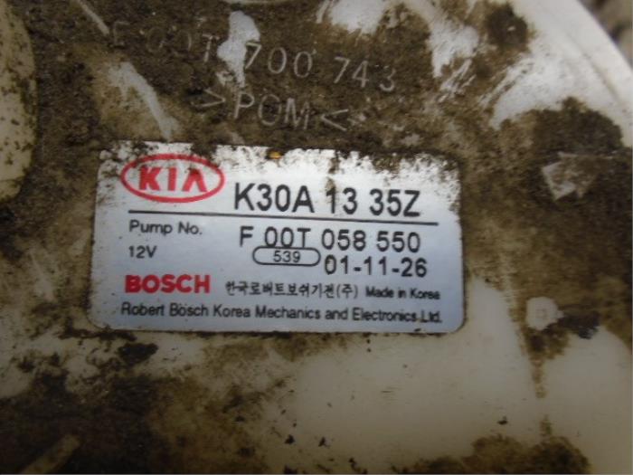 Benzinepomp van een Kia Rio (DC22/24) 1.5 RS,LS 16V 2003