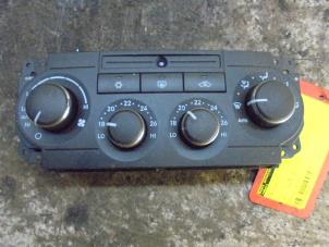 Gebruikte Climatronic Paneel Chrysler 300 C Touring 3.0 CRD 24V Prijs € 100,00 Margeregeling aangeboden door Boels Autodemontage