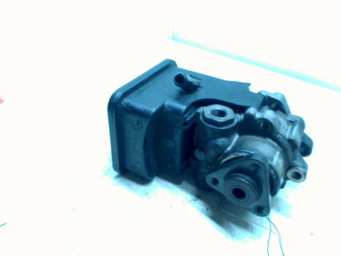 Gebruikte Servopomp BMW 3 serie (E46/4) 320d 16V Prijs € 35,00 Margeregeling aangeboden door Boels Autodemontage