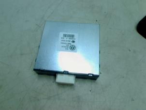 Gebruikte Spanningsregelaar Volkswagen Golf VI (5K1) 1.6 TDI 16V Prijs € 50,00 Margeregeling aangeboden door Boels Autodemontage