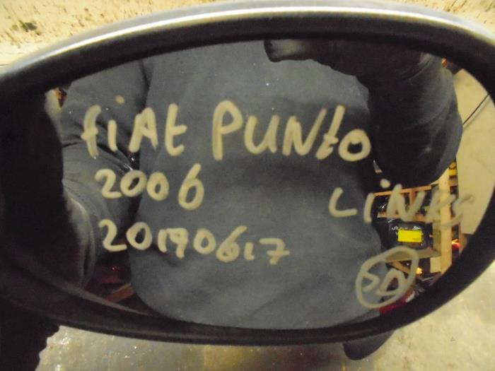 Buitenspiegel links van een Fiat Punto Evo (199)  2006