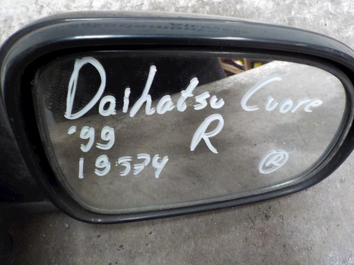 Buitenspiegel rechts van een Daihatsu Cuore (L251/271/276) 1.0 12V 1999