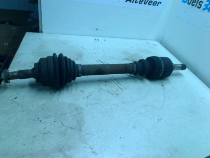 Gebruikte Aandrijfas links-voor Peugeot 307 Break (3E) 1.4 HDi Prijs € 35,00 Margeregeling aangeboden door Boels Autodemontage