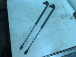 Gebruikte Gasdemperset Achterklep Ford Focus C-Max 1.6 TDCi 16V Prijs € 20,00 Margeregeling aangeboden door Boels Autodemontage