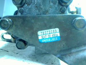 Stuurpomp van een Mazda 626 (GF12) 1.8i 16V 1998