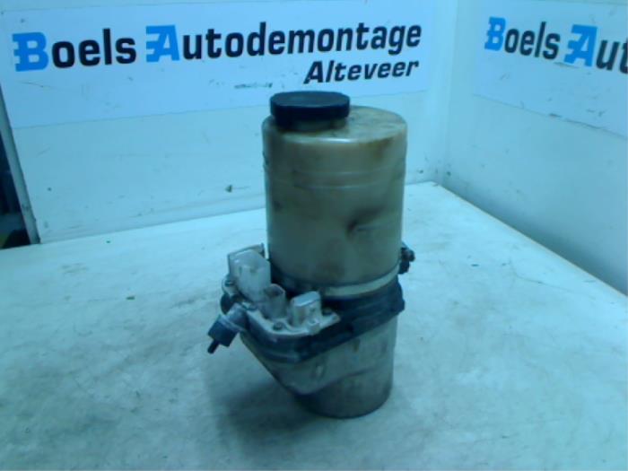 Gebruikte Pomp Servo Opel Vectra C Caravan 2.0 DTI 16V Prijs € 65,00 Margeregeling aangeboden door Boels Autodemontage