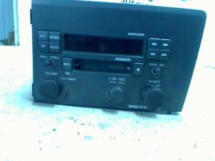 Gebruikte Radio Volvo S60 I (RS/HV) 2.4 20V Bi-fuel LPG Prijs € 25,00 Margeregeling aangeboden door Boels Autodemontage