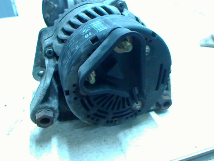 Alternator van een BMW 3 serie (E36/4) 316i 1995