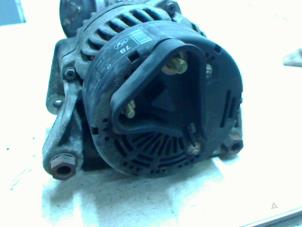 Alternator van een BMW 3 serie (E36/4) 316i 1995