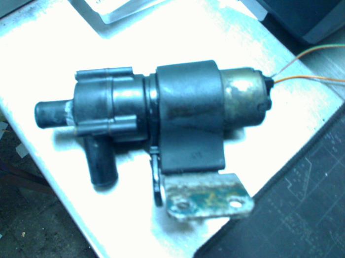 Gebruikte Waterpomp Mercedes CLK (C208) 3.2 320 V6 18V Prijs € 35,00 Margeregeling aangeboden door Boels Autodemontage