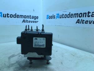 Gebruikte ABS Pomp Mercedes CLK (C208) 3.2 320 V6 18V Prijs € 100,00 Margeregeling aangeboden door Boels Autodemontage