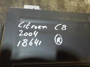 Gebruikte CD Wisselaar Citroen C8 (EA/EB) 2.2 16V Prijs € 40,00 Margeregeling aangeboden door Boels Autodemontage