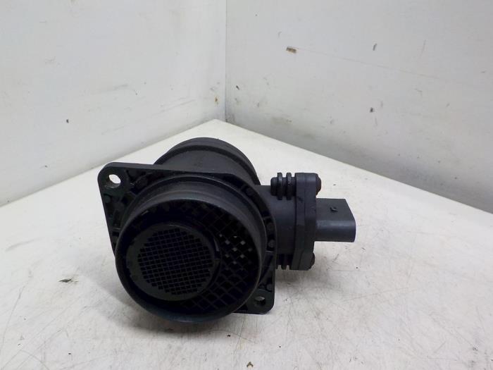 Gebruikte Luchtmassameter Volkswagen Caddy III (2KA,2KH,2CA,2CH) 2.0 SDI Prijs € 35,00 Margeregeling aangeboden door Boels Autodemontage