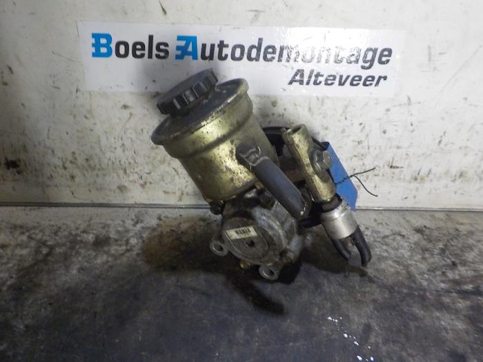 Gebruikte Pomp Servo Toyota Corolla (E10) 1.6 i 16V Prijs € 25,00 Margeregeling aangeboden door Boels Autodemontage