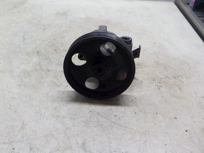Gebruikte Servopomp Volvo S40 (VS) 1.9 D 115 Prijs € 35,00 Margeregeling aangeboden door Boels Autodemontage
