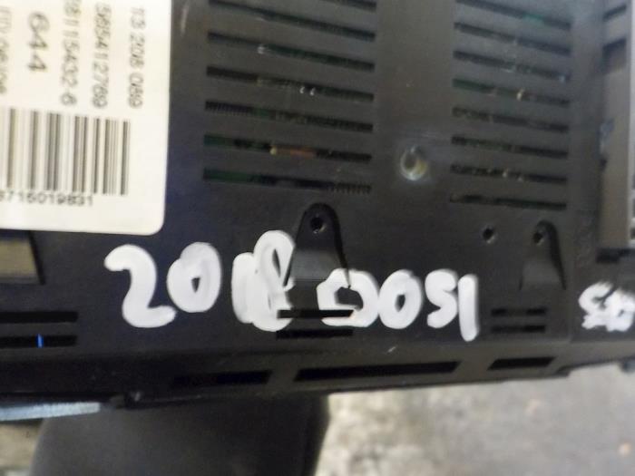 Gebruikte Display Interieur Opel Astra H (L48) 1.9 CDTi 16V Prijs € 20,00 Margeregeling aangeboden door Boels Autodemontage