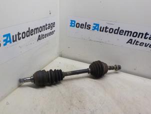 Gebruikte Aandrijfas links-voor Opel Astra G (F08/48) 1.6 16V Prijs € 35,00 Margeregeling aangeboden door Boels Autodemontage