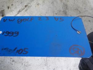 Gebruikte Luchtmassameter Volkswagen Golf IV (1J1) 2.3 V5 GTI Prijs € 35,00 Margeregeling aangeboden door Boels Autodemontage