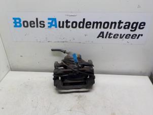 Gebruikte Remklauw (Tang) links-achter Volkswagen Crafter 2.0 BiTDI Prijs € 55,00 Margeregeling aangeboden door Boels Autodemontage