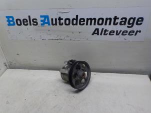 Gebruikte Stuurbekrachtiging Pomp Renault Trafic New (FL) 1.9 dCi 100 16V Prijs € 35,00 Margeregeling aangeboden door Boels Autodemontage
