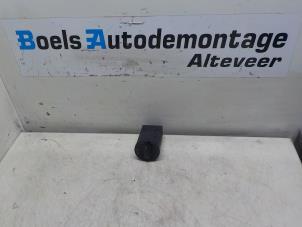 Gebruikte Schakelaar Licht Volkswagen Bora (1J2) 1.6 Prijs € 10,00 Margeregeling aangeboden door Boels Autodemontage