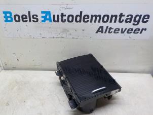Gebruikte Bekerhouder Landrover Range Rover Evoque (LVJ/LVS) 2.2 SD4 16V 5-drs. Prijs € 125,00 Margeregeling aangeboden door Boels Autodemontage