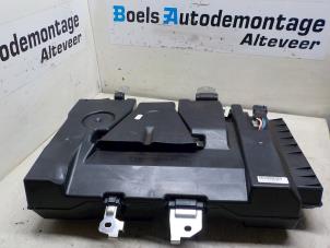 Gebruikte Subwoofer Landrover Range Rover Evoque (LVJ/LVS) 2.2 SD4 16V 5-drs. Prijs € 100,00 Margeregeling aangeboden door Boels Autodemontage